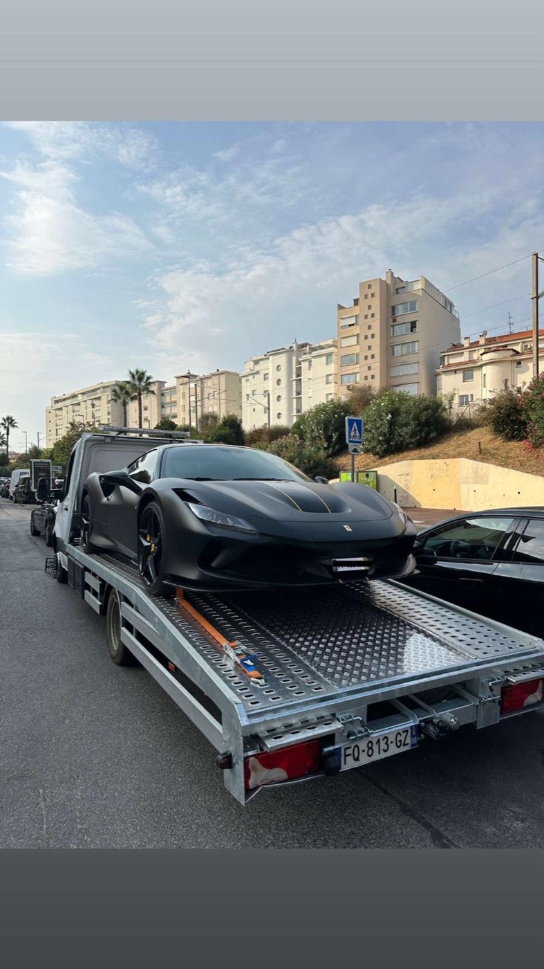 Ferrari F8 Tributo noire mate