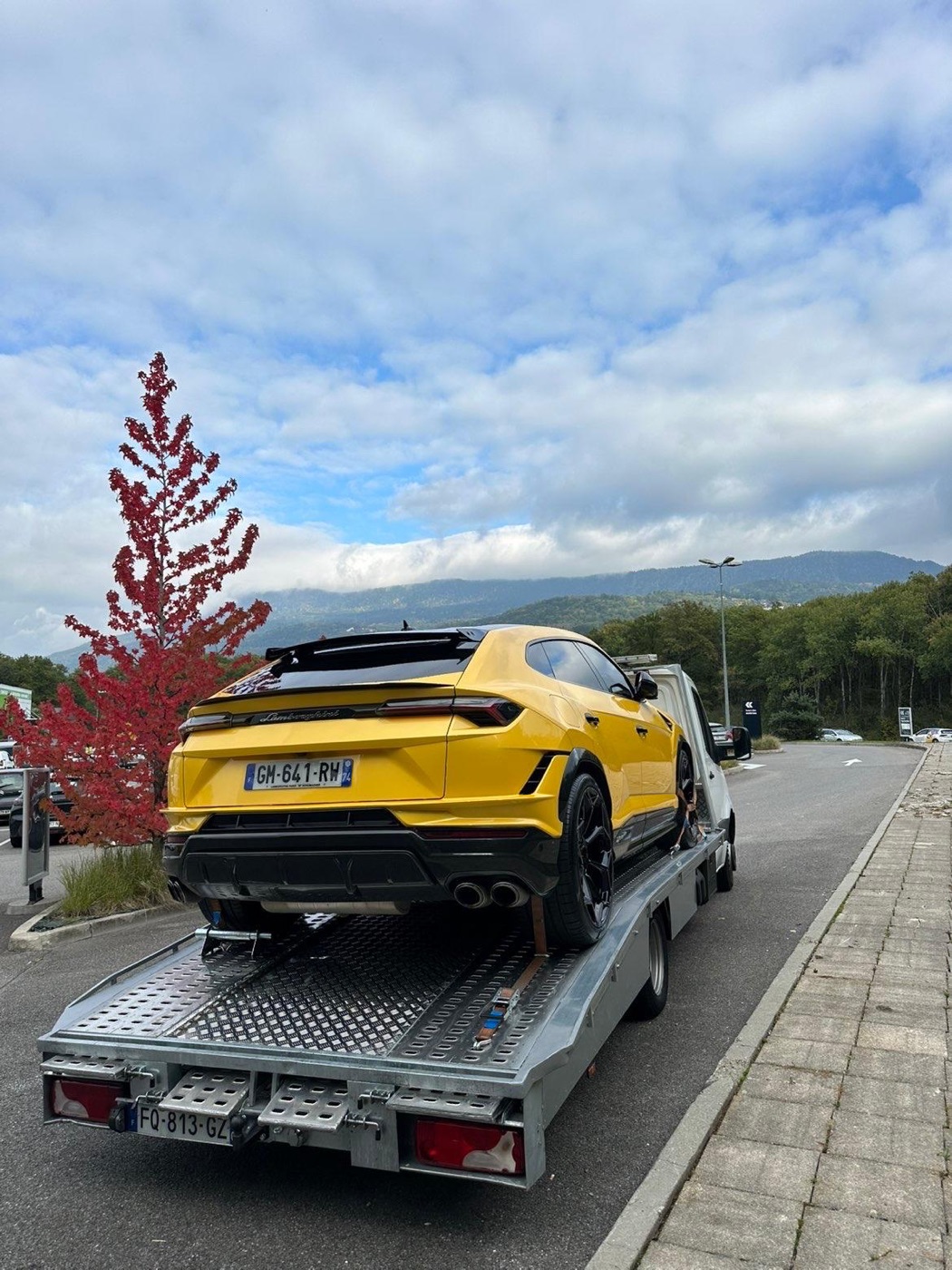 Lamborghini Urus jaune