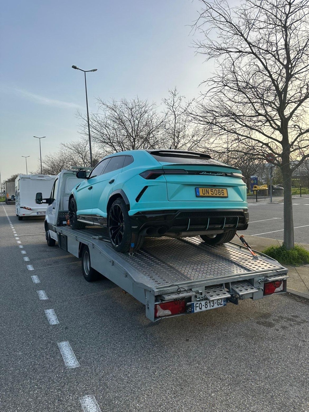 Lamborghini Urus bleu tiffany