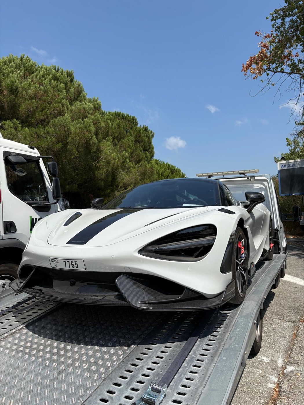 McLaren 765LT blanche